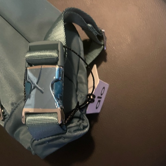 ALO Yoga Blue Belt Bag - Picture 8 of 10